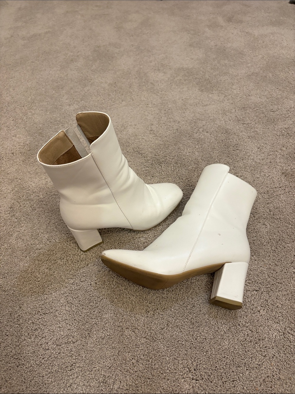IDIFU White Block Heel Ankle Booties